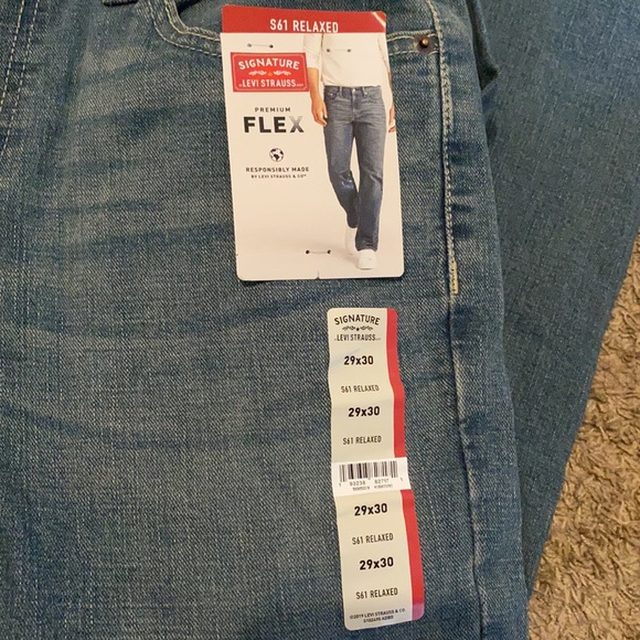 size 29x30 signature Levi blue jeans, Brand New - Picture 8 of 10